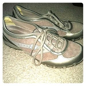 Women's size 10 skechers shoes